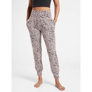 Athleta Salutation Textured Jogger Meadow Decadent Chocolate Medium